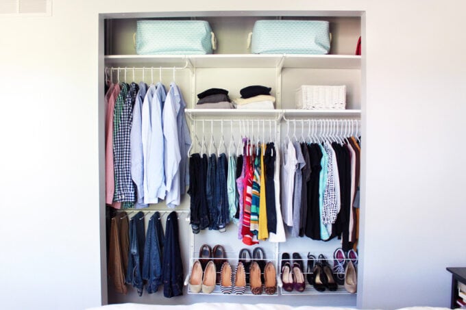 Organized-Closet-with-IKEA-BOAXEL-System-680x453